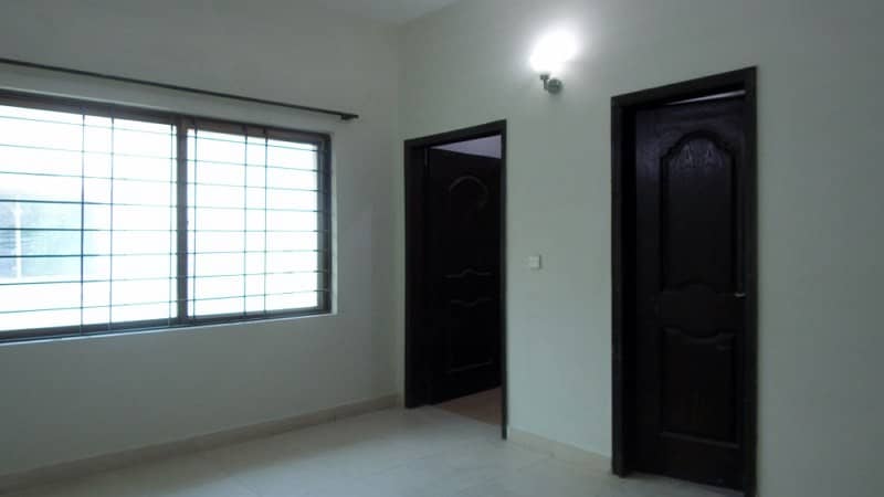 10 Marla 3 Bed Flat For Rent In Askari 11 Lahore 10