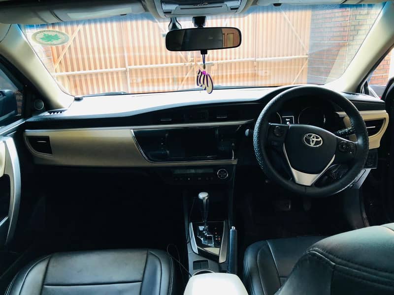 Toyota Corolla Altis Grande 1.8 CVT-i 2017 Model 8