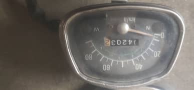 speedo meter of Honda CD 70 1985 model in ver good condition