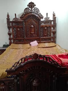 king size bed & dressing table