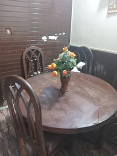 Round shape dining table
