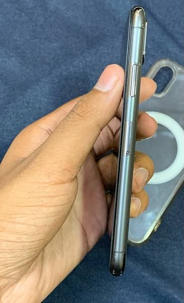 IPHONE XS 64GB FACTORY UNLOCK E SIM AVAILABLE SIM WORKING 2 MONTHS. 1