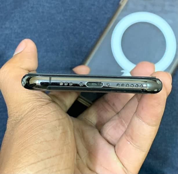 IPHONE XS 64GB FACTORY UNLOCK E SIM AVAILABLE SIM WORKING 2 MONTHS. 4