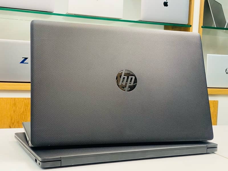 HP CELERON 4Core Processor 16GB RAM 512 GB SSD 3