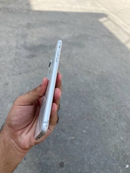 iPhone 8 plus 64gb pta approved 3