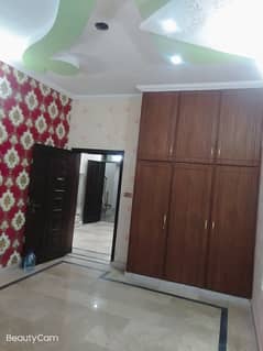 Vip beautiful 6 marla upper portion is available for rent in sabzazar lhr