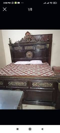 only bed in good condition without side tables and dressing table