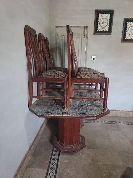 Dinning table with 6 chairs 0