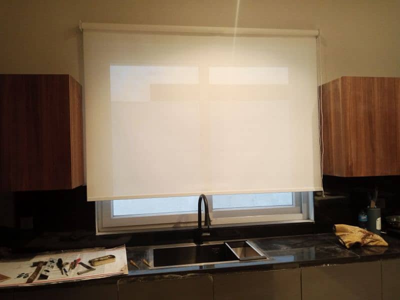 (window blinds) Roller blinds, 1