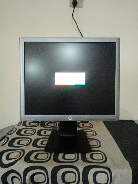 LCD monitor (hp) with VGA cable 0