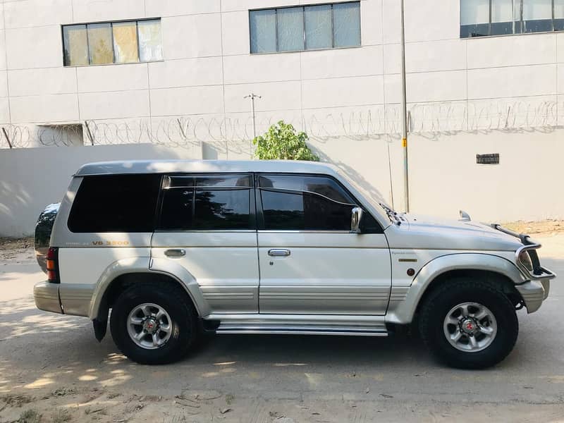 Mitsubishi Pajero Exceed 3.5 1992 2