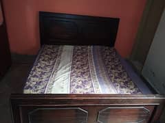 king size bed heavy wood made size 6x6.5