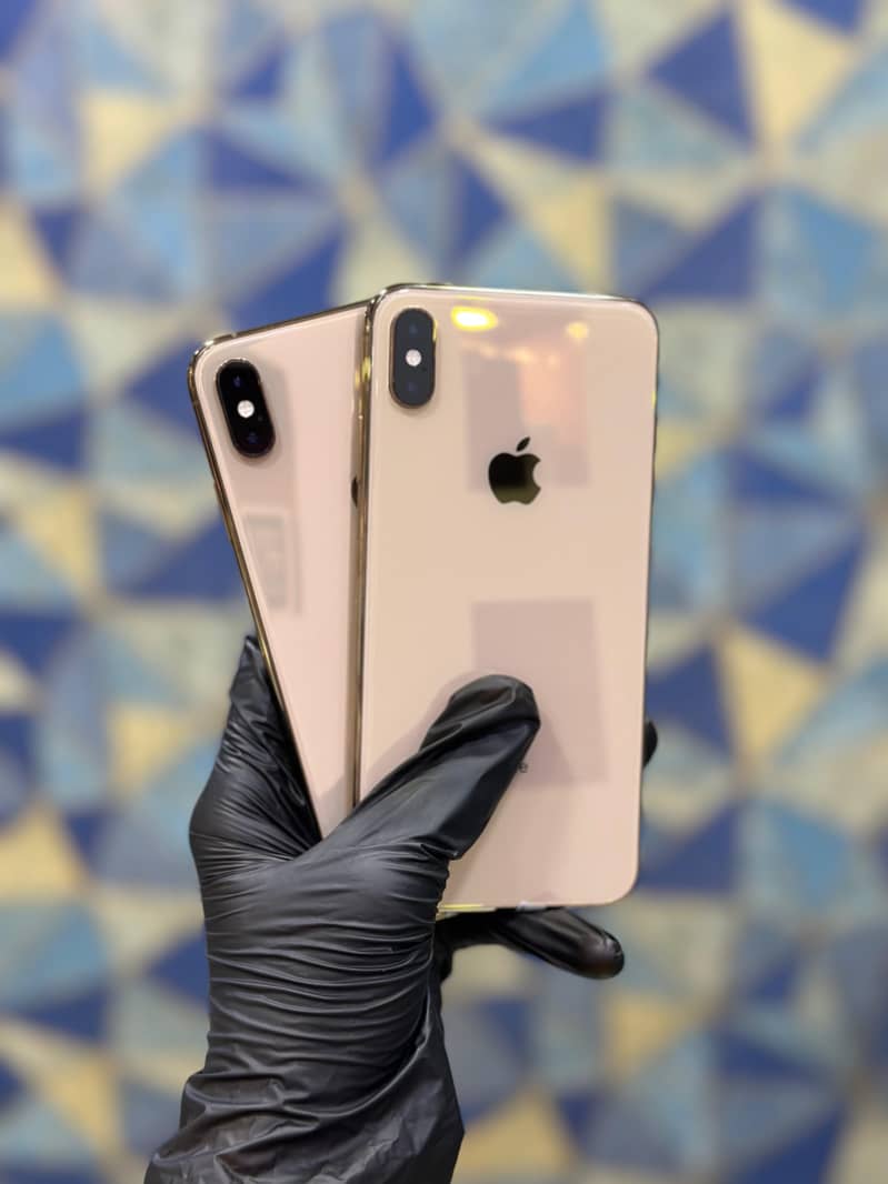 Apple iPhone Xs Max 0