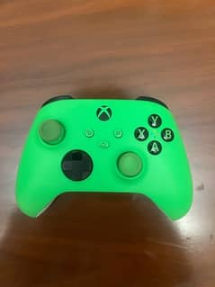 Xbox Controller In Velocity Green ( Top Condition  )