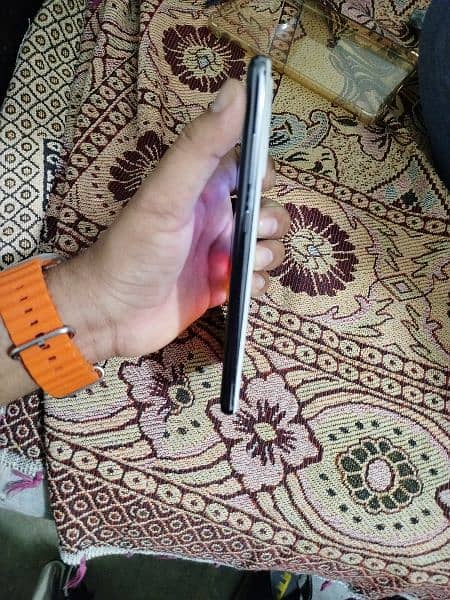 Samsung Galaxy A72 Good condition with charger 1