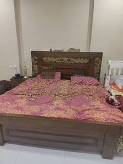 bed, side tables, dressing table