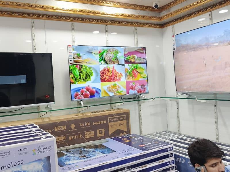 SAMSUNG 32,,INCH LED 4K UHD. . NEW 03004675739 0