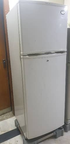 13.5 cubic feet refrigrator in good working condition
