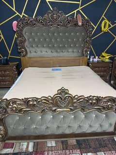 antique look bed set with side tables and dressing table