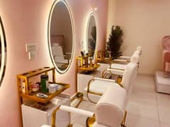 Thriving Beauty Salon in Prime Location – Turnkey Opportunity!