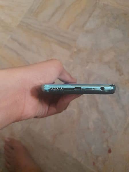 Vivo Y17 with 3 back covers 3