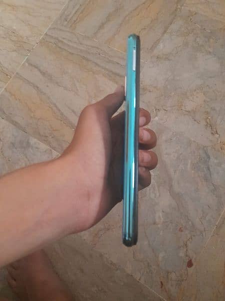 Vivo Y17 with 3 back covers 4