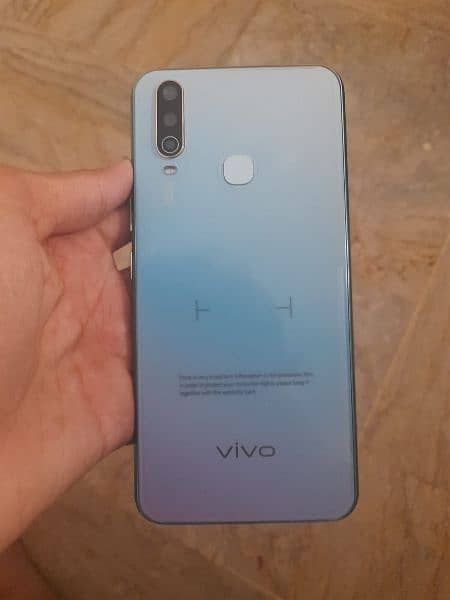 Vivo Y17 with 3 back covers 5