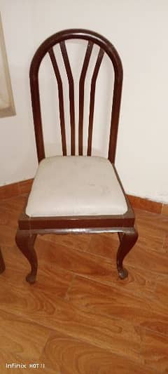 Dining Chairs with center Table