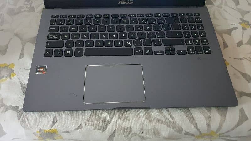 ASUS Vivobook Ryzen 5 1