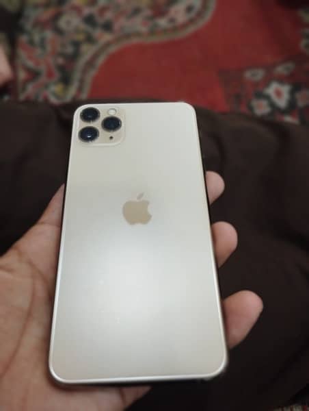 I phone 11 pro max Gold color for sell. 5