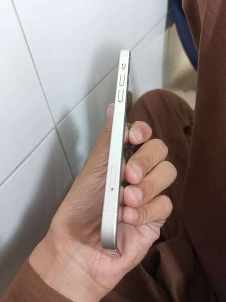 iPhone 12 Non PTA 64gb 4