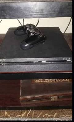PS4 slim top of the line model