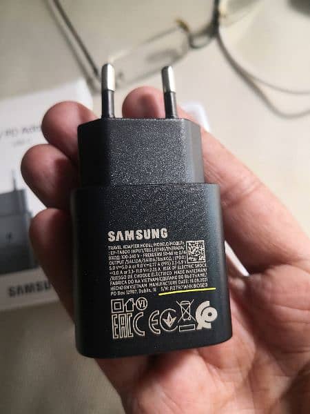 Samsung 25W SuperFast Charger 0