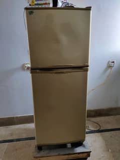 Medium size fridge Dawlance condition 10/10 All Ok No any fault