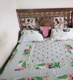 Queen Size Iron Bed With Mattress