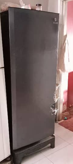 vertical freezer
