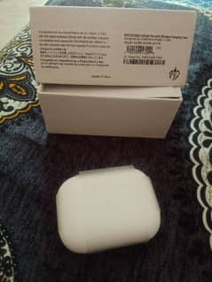 AIRPODS PRO WITH HIGH BASE