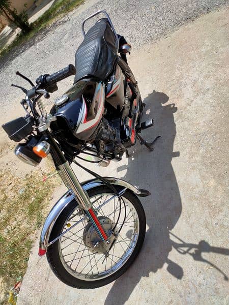 Honda CG 125 Black color Bahawalpur Number 2014 in good condition 3