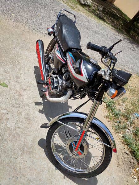 Honda CG 125 Black color Bahawalpur Number 2014 in good condition 4