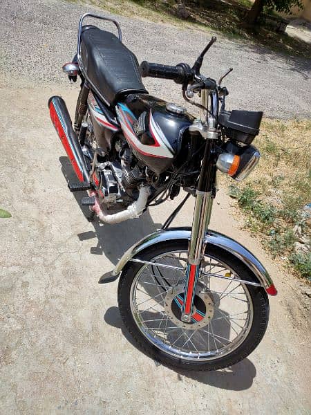 Honda CG 125 Black color Bahawalpur Number 2014 in good condition 5