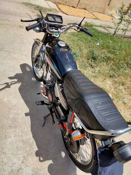 Honda CG 125 Black color Bahawalpur Number 2014 in good condition 6