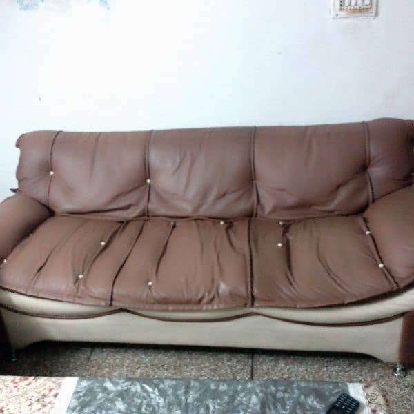 leather sofa set in good condition 0