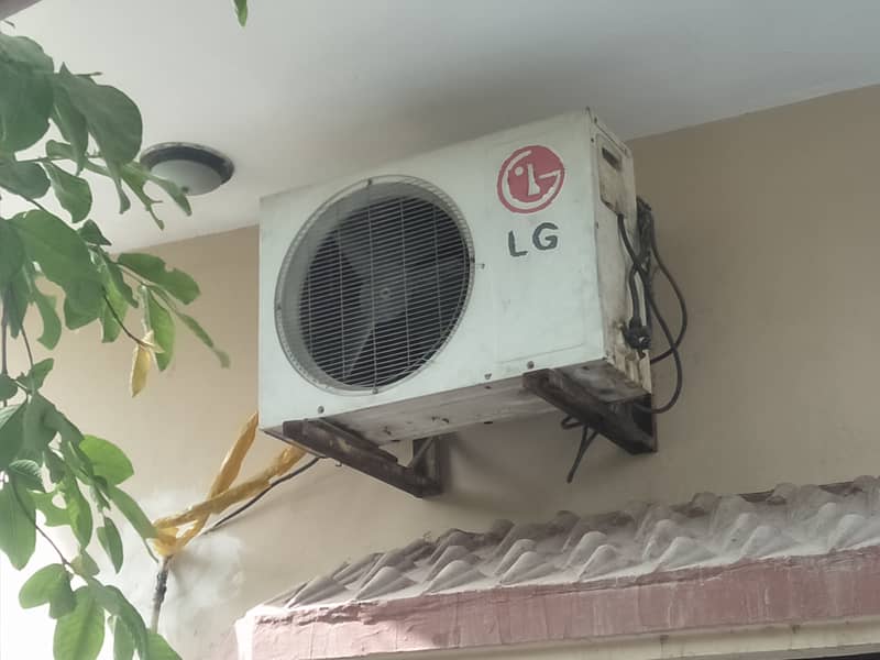 LG 1 Ton Split AC - Excellent Condition, Great Deal! 4