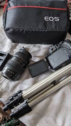 Canon 650d with 70-300mm lens with tripod