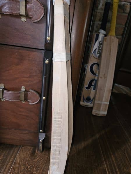 New UT sports cricket bat 1