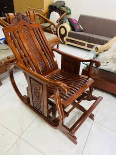 Rocking chair / Moving wooden chair