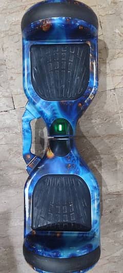 a electric hover board with chargeable