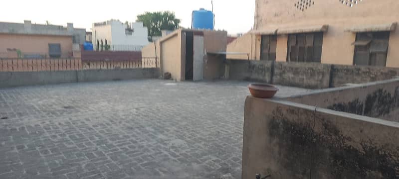 10 Marla beautiful House with 4 Bedrooms For Sale in Iqbal Town | Ideal Location 5