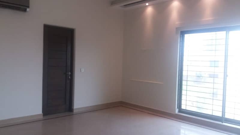 1 Kanal Beautiful Luxurious Bungalow For Sale dha phase 3 5