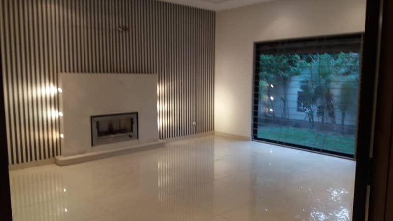 1 Kanal Beautiful Luxurious Bungalow For Sale dha phase 3 16